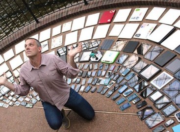 How to Manage a Park of Mobile Devices?